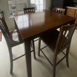 Table with/ 4 Chairs 
