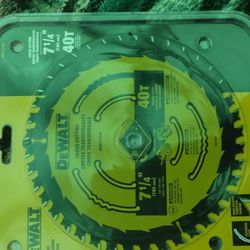 DeWALT SAW BLADES 4 TOTAL AS SEEN IN PHOTO  v