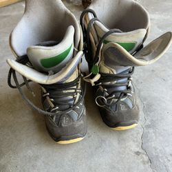 Burton Women’s Snowboarding Boots Size 6.5”