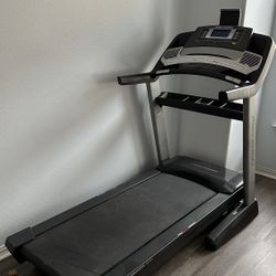 Pro Form Performance 1800i Treadmill 