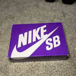 Nike SB  Dunk Low Court Purple 11.5 Men New