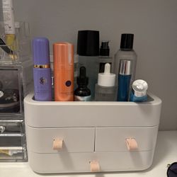 Multiple Makeup / Bath Organizers - All For 25$