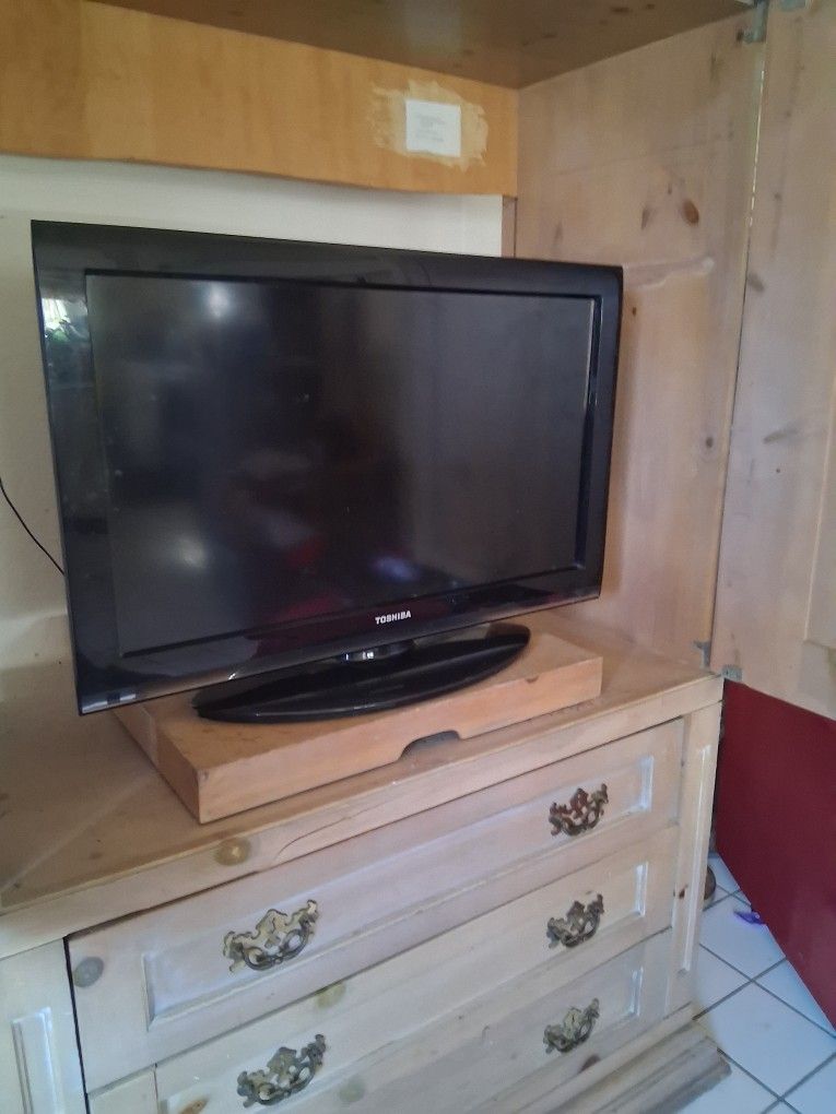 Toshiba Flat-screen TV