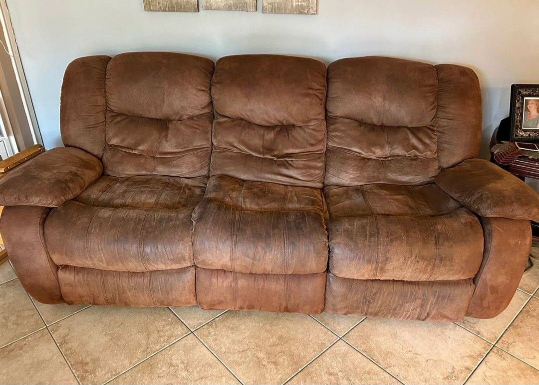 **FREE Recliner Sofa And Loveseat With Coffe Table