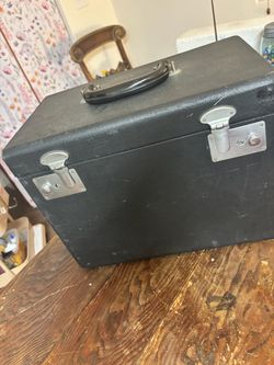 1952 Singer Featherweight sewing machine  w/ foot pedal and original manual and  case