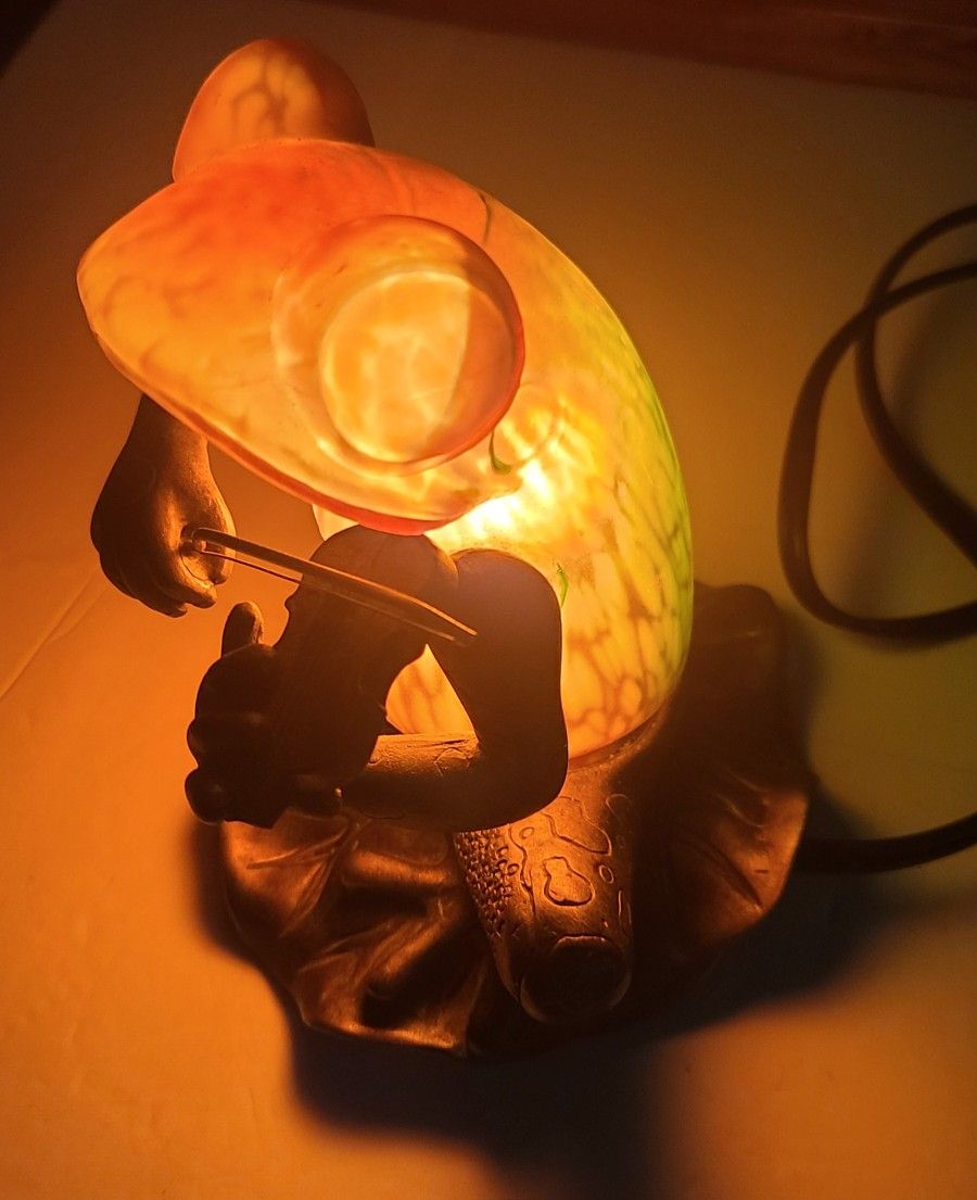 Cute Vintage Art Glass Frog Lamp