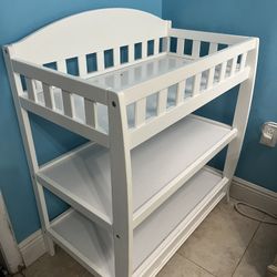 baby changing table/mesa para cambiar