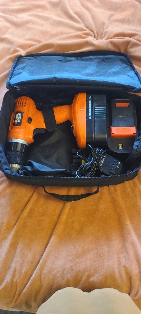 Black & Decker 18 VOLT Cordless Drill Kit