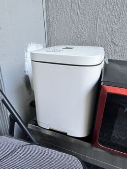 4L electric kitchen composter. It transforms food waste into a nutrient 