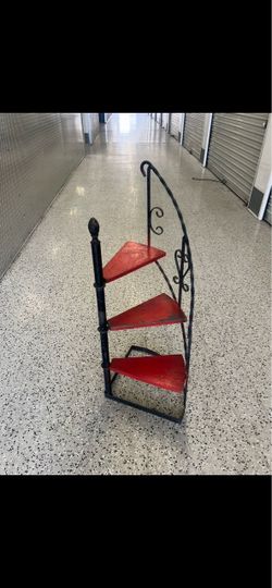 Decorative Spiral Staircase Plant Stand