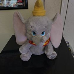 Adorable Dumbo Plushie – Soft & Cuddly Disney Collectible