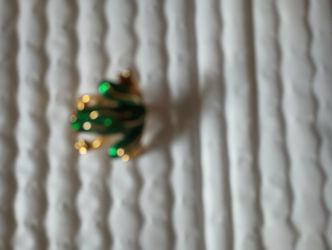 Emerald Colored Small Frog Brooch.
