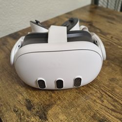 Meta Quest 3 VR Headset + Controllers Excellent Condition 🔥
