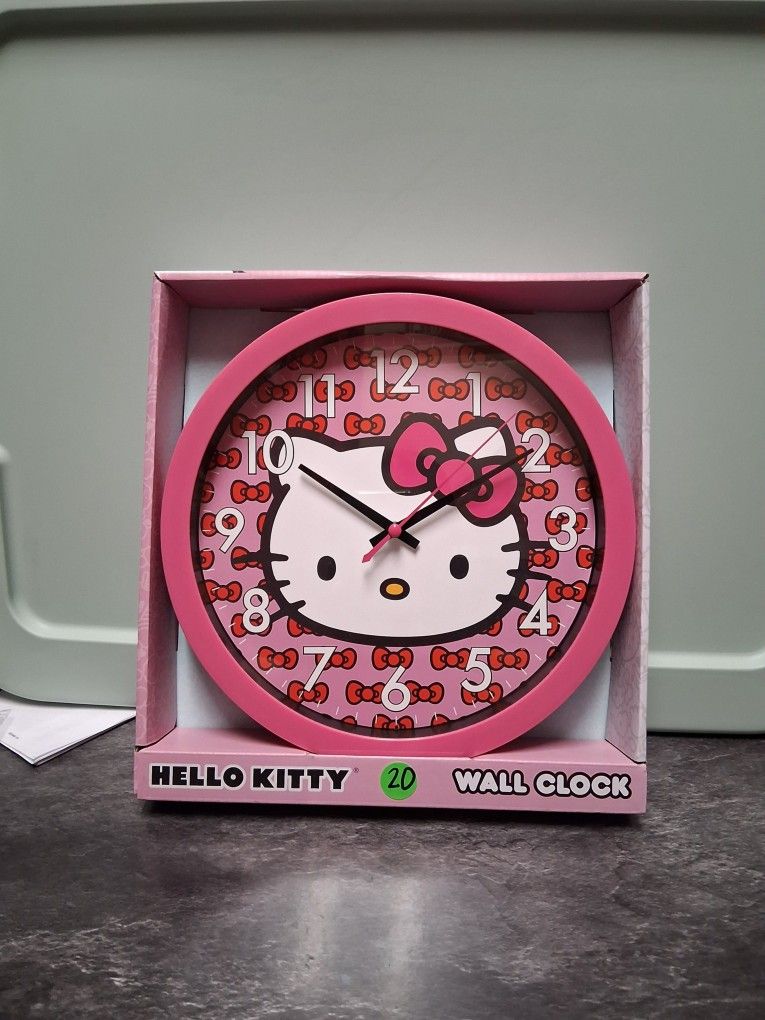 HELLO KITTY CLOCK