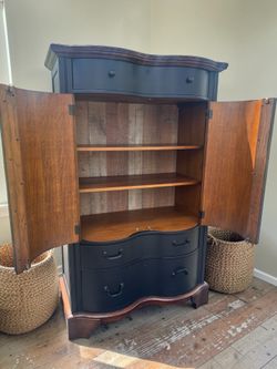 Wardrobe armoire beautifully refurbished. Solid oak. ￼