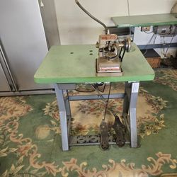 Bonis Sewing Machine