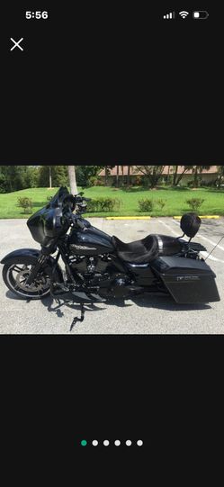 2018 harley davidson flhx street glide Total custom to much to list……. 5,000 miles