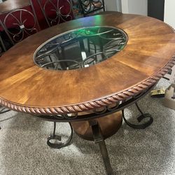 Like New Dining Room Set