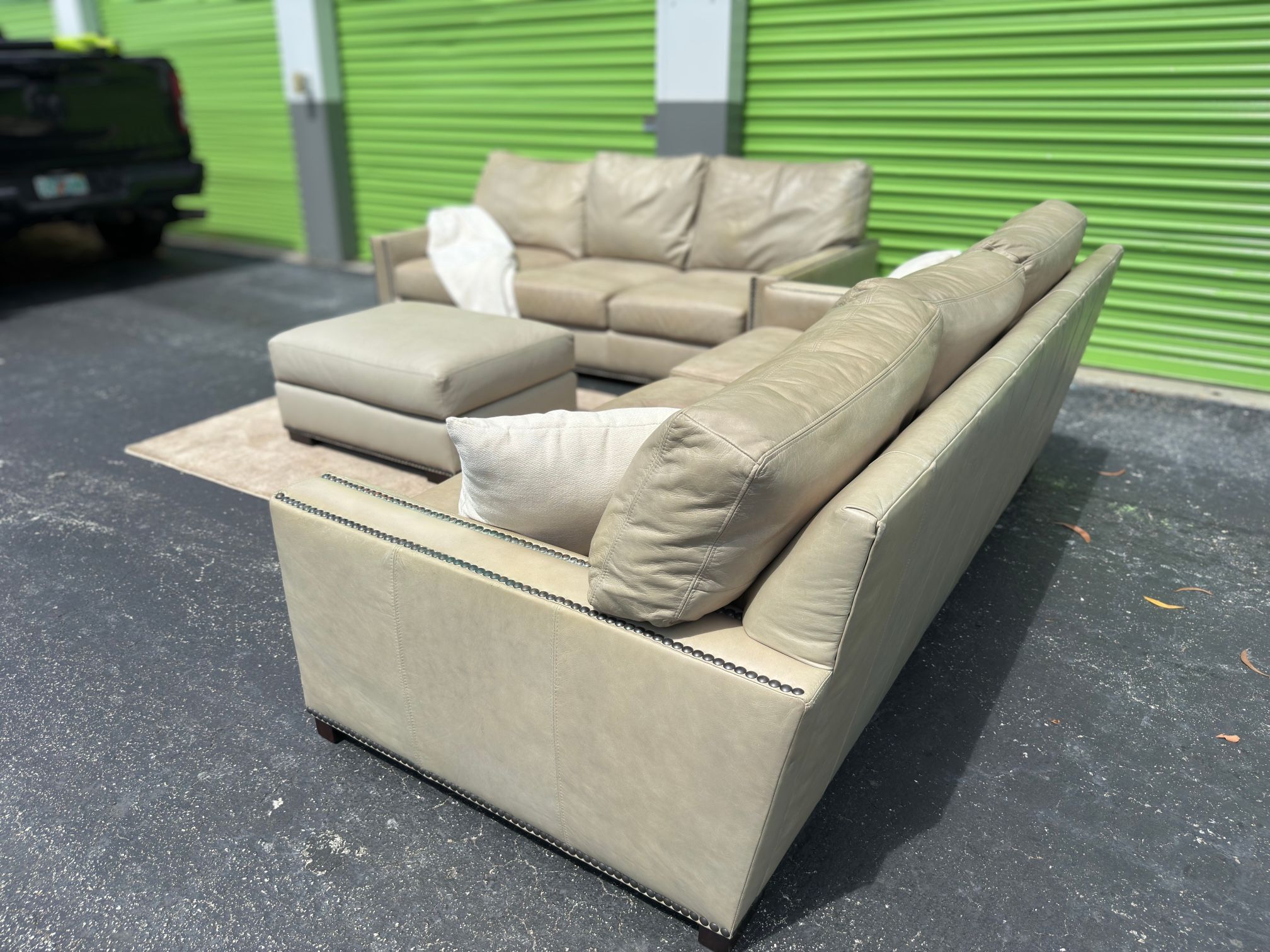 Sectional Sofa Couch - Pottery Barn - Leather - Free Delivery 🚚