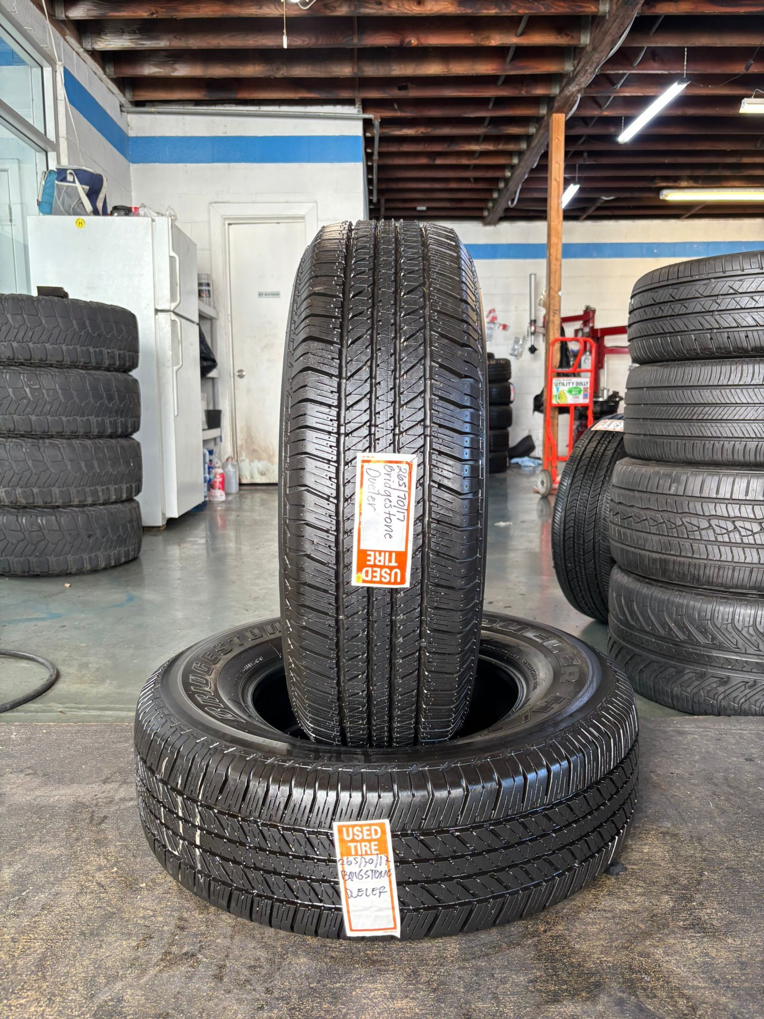 265/70/17 BRIDGESTONE 2 TIRES SEMI NEW - DOT 2024