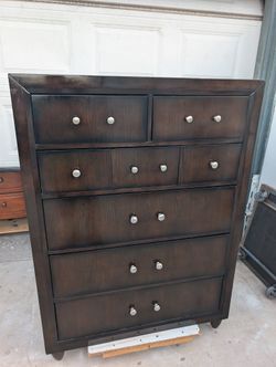 Solid  Wood dresser Can Deliver