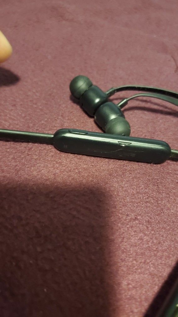 Beats by Dr. Dre Flex Wireless In-Ear Headphones - Beats Black+ Charging Cable Type C.