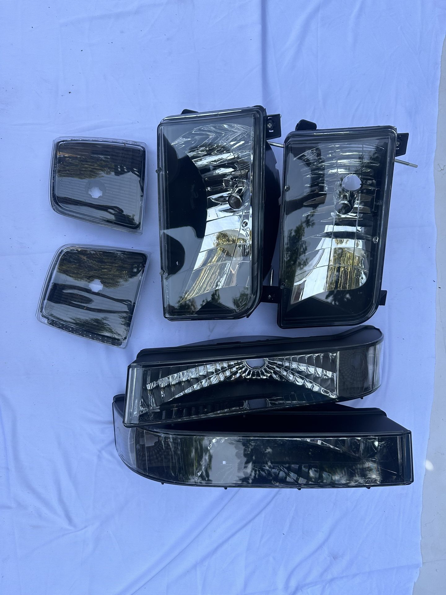 Ford F150/F250/F350/Bronco Headlight Year 92-96