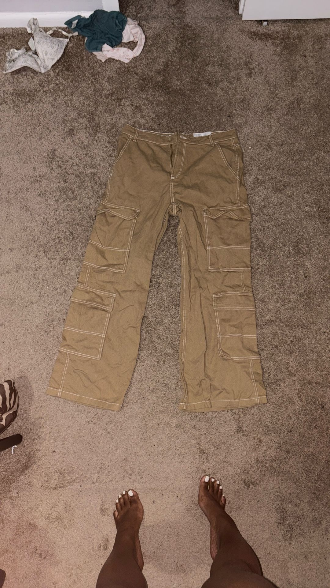 H&M Cargo Khaki Pants – Size 42 (US 10) – Never Worn