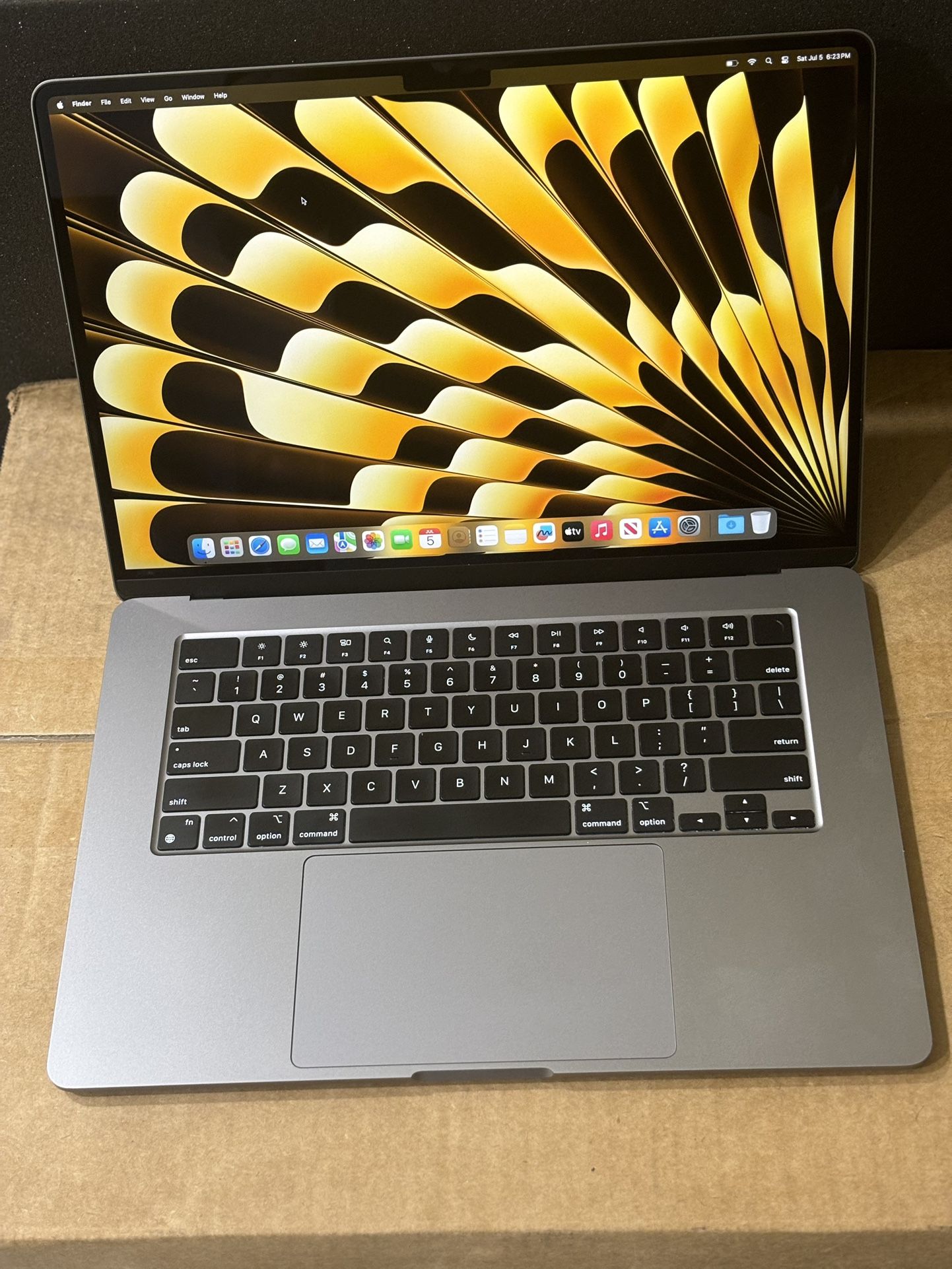 MacBook Air 15 2023 M2 8 gb ram 256 gb ssd space