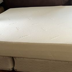 USED KING SIZE MEMORY FOAM COOL GEL MATTRESS ONLY 