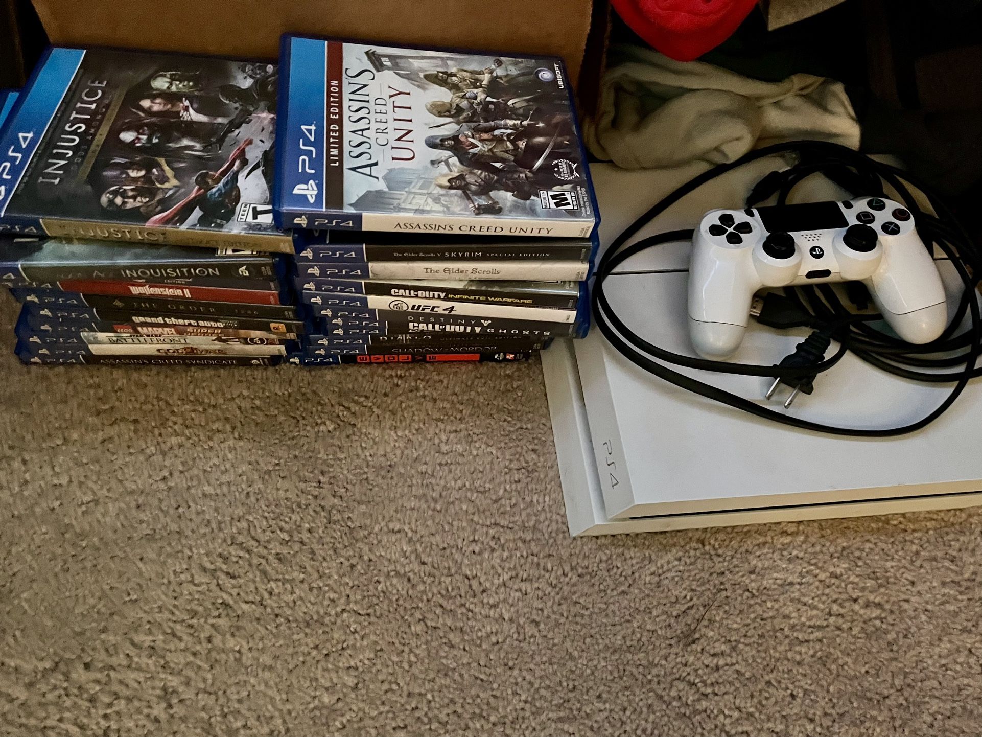 PS4 W/22 Games