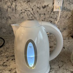 Great Condition Kettle Used Less than Half Year