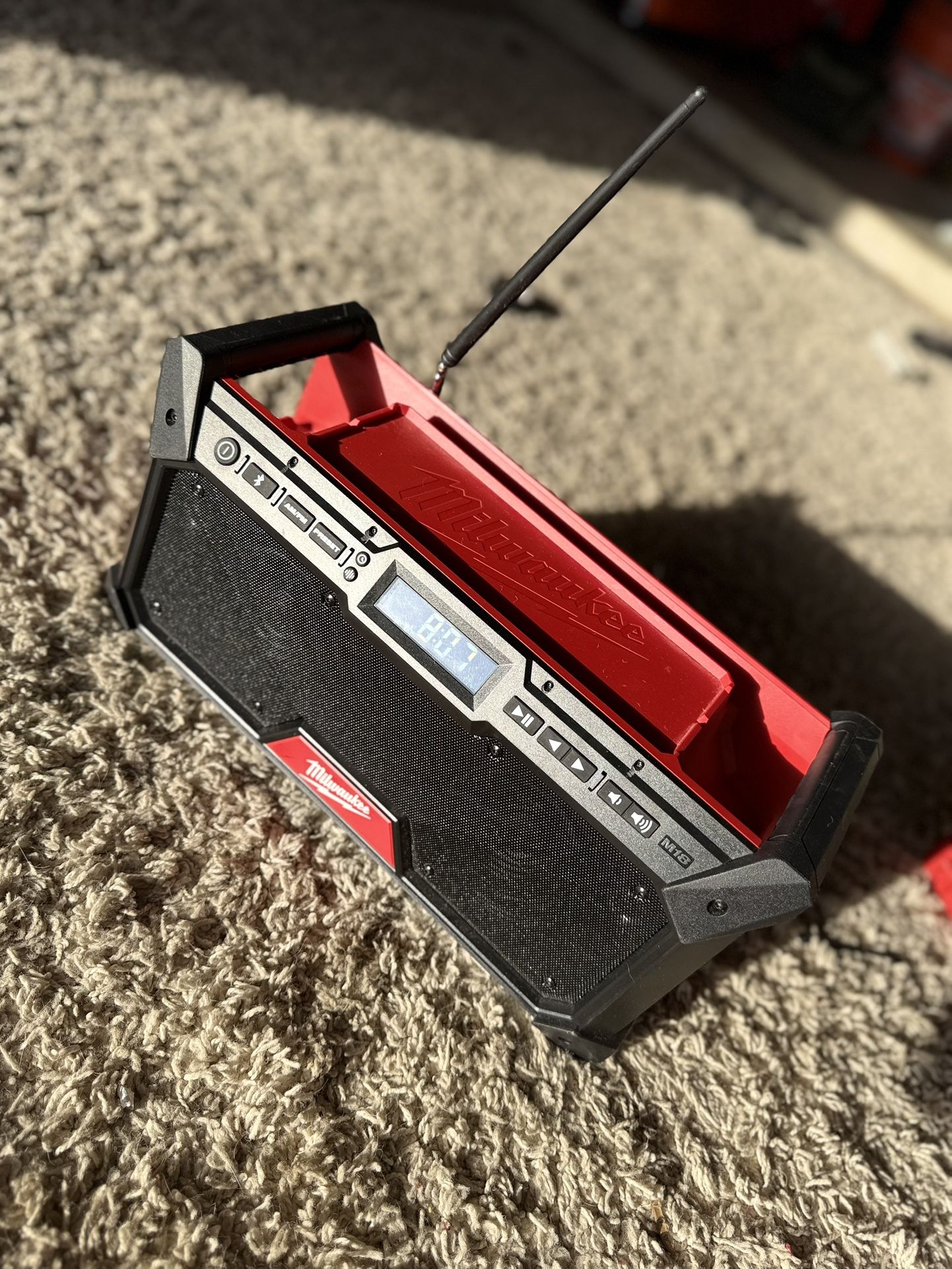 Milwaukee M18 18V Lithium-Ion Cordless Jobsite Radio