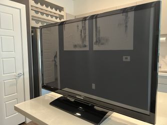Samsung Plasma Smart TV 42” With remote