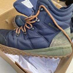 Men’s Columbia Shoes - Size 9
