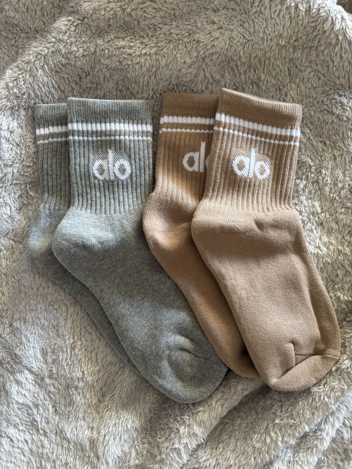 ALO Yoga Unisex Throwback Socks 2 Pack Brand New