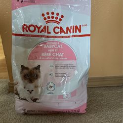Royal Canin Feline Health Nutrition Mother & Babycat Dry Cat Food for Newborn Kittens and Pregnant or Nursing Cats, 6 lb bag