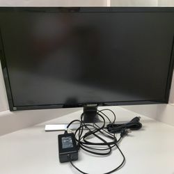 Samsung U28D590D 28-inch 4K UHD 3840 x 2160 HDMI / DisplayPort / Headphone Widescreen LED-Lit Monitor