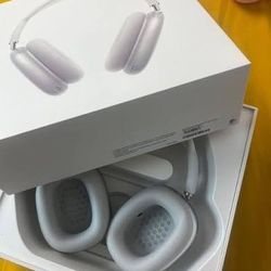 AirPod Maxes 