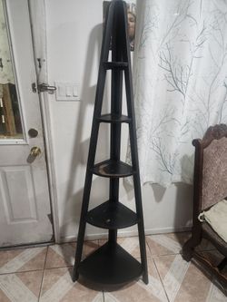 Corner shelf