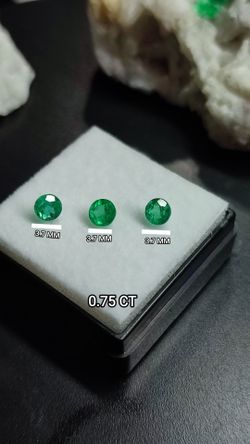 Precious colombian emerald gemstone 0.75 ct – set of 3 round emeralds, 3.7 mm