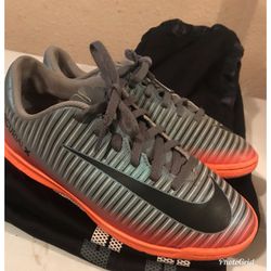 Boys Nike size 5.5