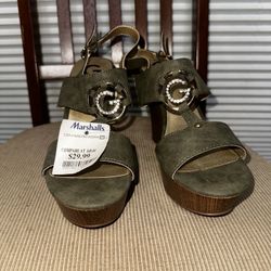Size 10 *New* Guess Wedges Green