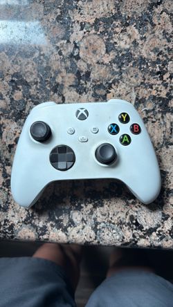 wireless xbox X|S controller, in good shape, no drag