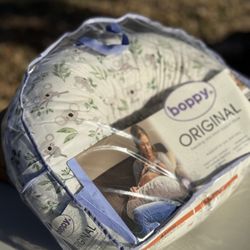 Boopy Nursering Pillow + Extra  Cover