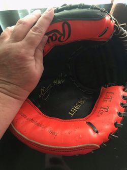 Baseball catcher mitten