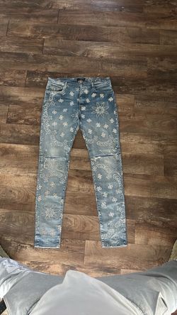 COME SHOP AMIRI JEANS THROW A PRICE