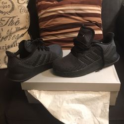 New Adidas Shoes Size Seven