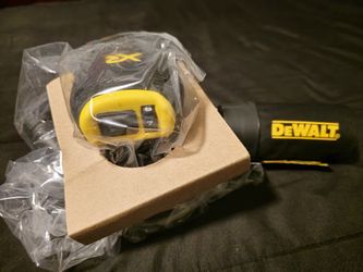 DCW210B
20V MAX* XR 5 IN.
ORBITAL SANDER