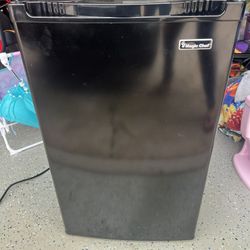 Mini Fridge Magic chef 4.4